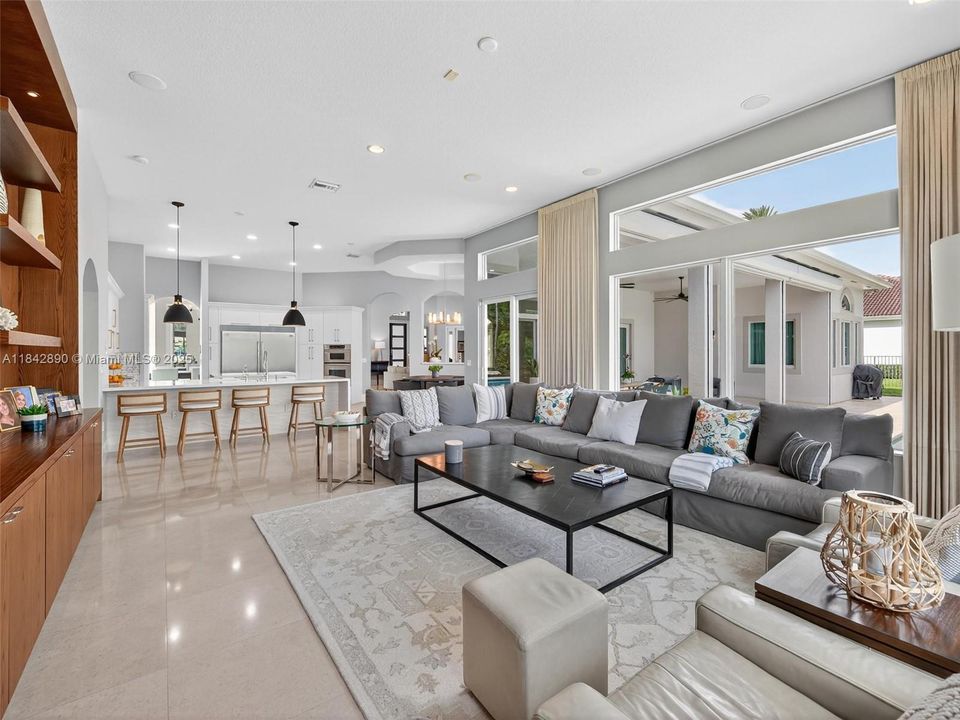 Recently Sold: $2,199,000 (6 beds, 4 baths, 4635 Square Feet)