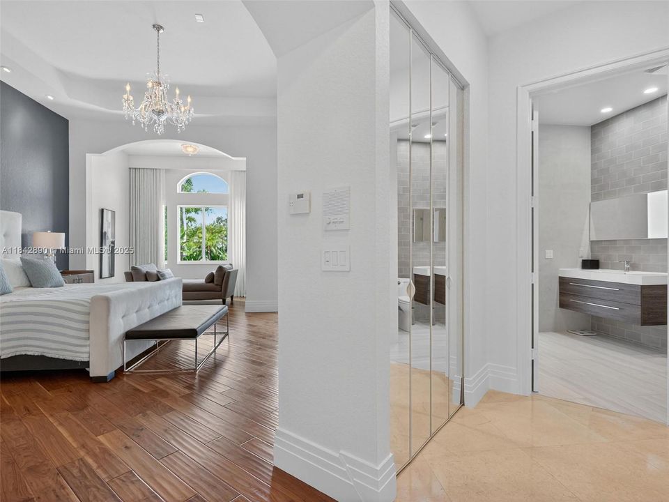 Recently Sold: $2,199,000 (6 beds, 4 baths, 4635 Square Feet)