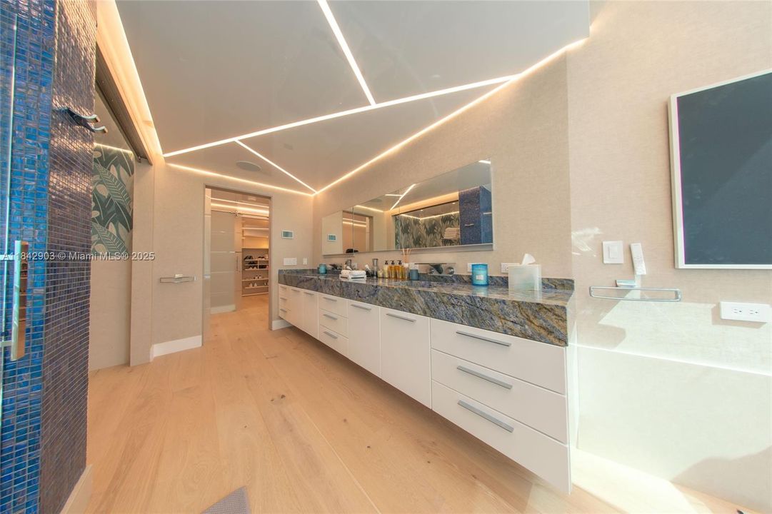 En Venta: $11,998,000 (6 camas, 7 baños, 8332 Pies cuadrados)