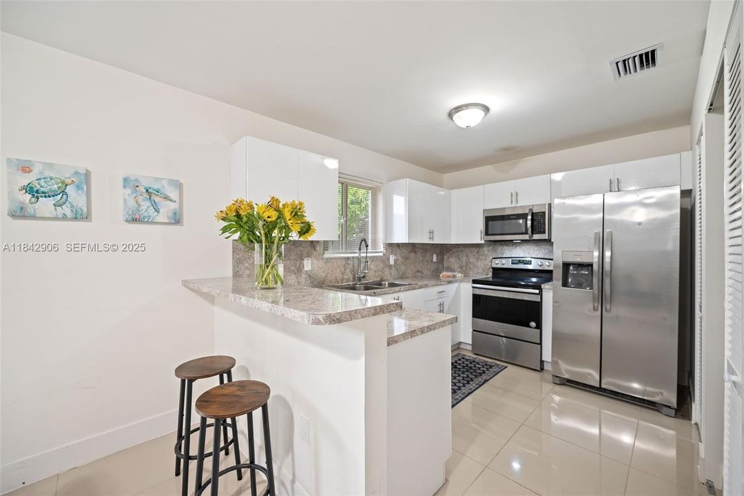 For Sale: $569,000 (4 beds, 2 baths, 1400 Square Feet)