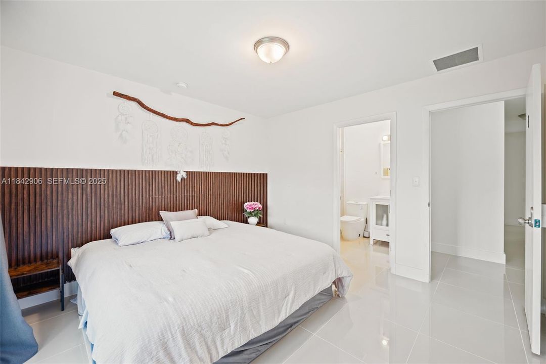 For Sale: $569,000 (4 beds, 2 baths, 1400 Square Feet)