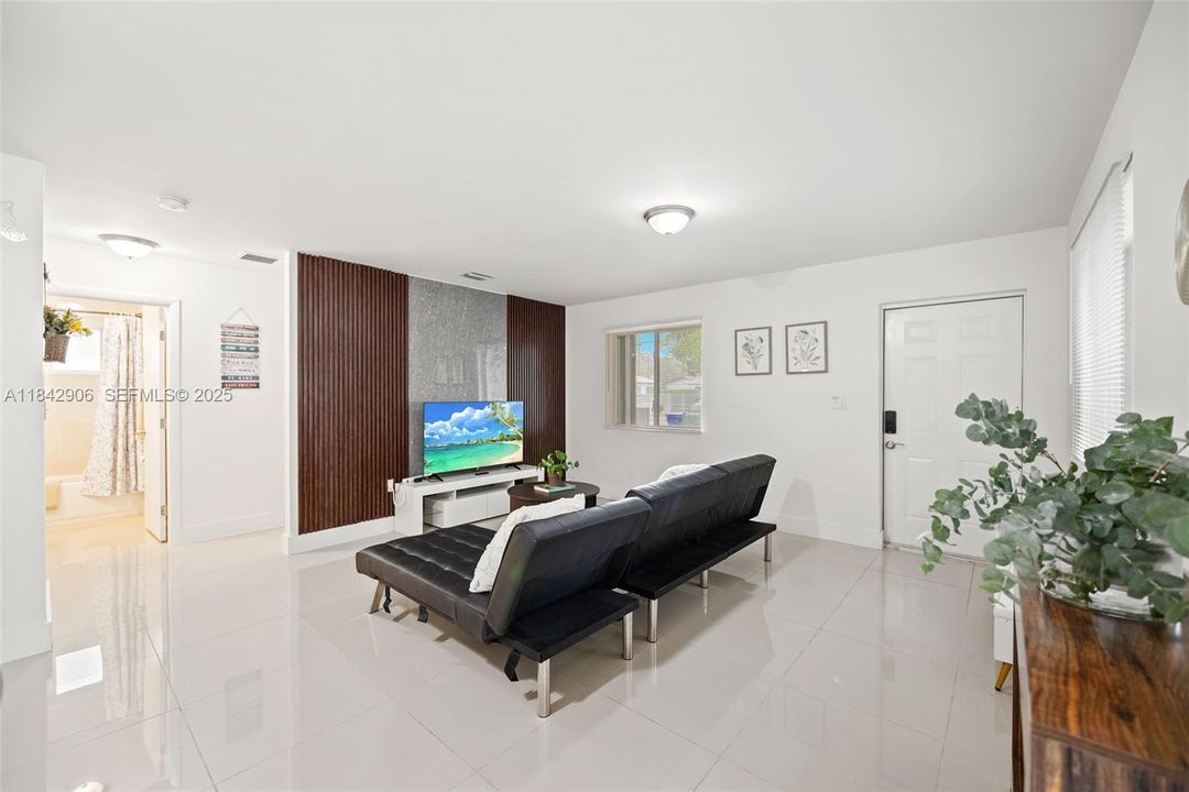 For Sale: $569,000 (4 beds, 2 baths, 1400 Square Feet)