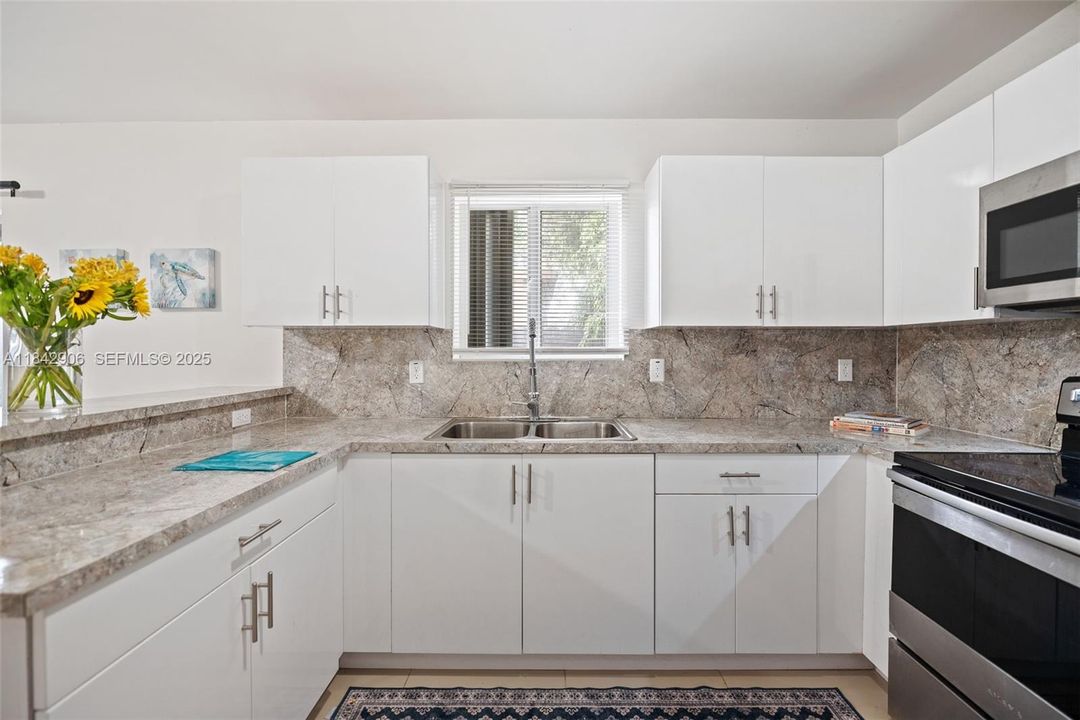 For Sale: $569,000 (4 beds, 2 baths, 1400 Square Feet)