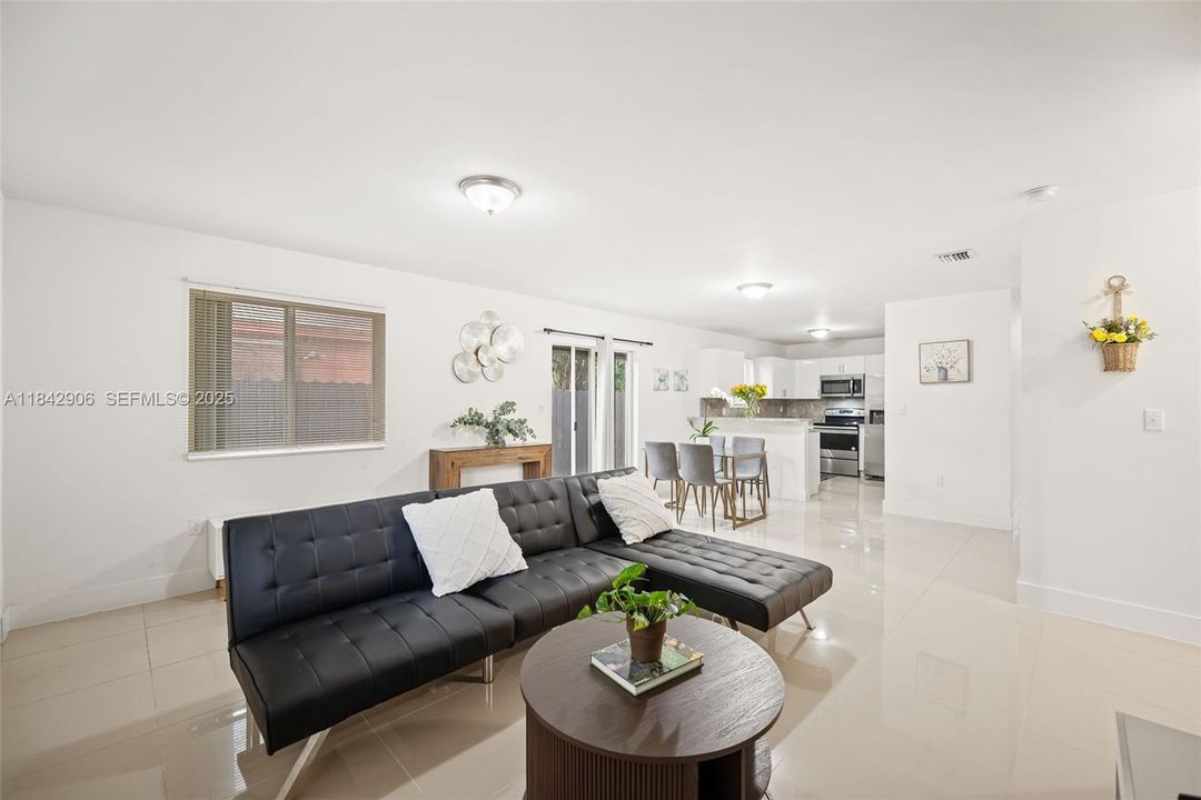 For Sale: $569,000 (4 beds, 2 baths, 1400 Square Feet)