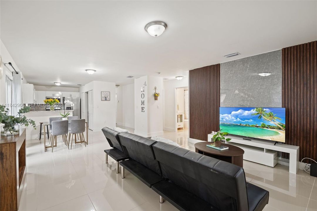 For Sale: $569,000 (4 beds, 2 baths, 1400 Square Feet)