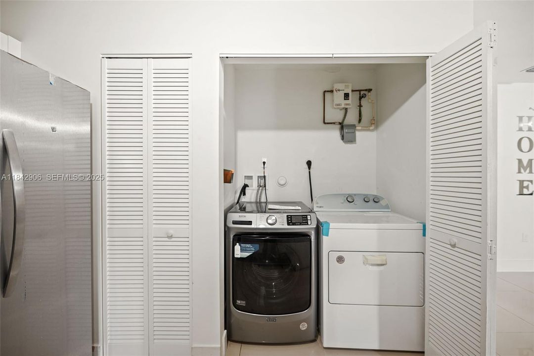 For Sale: $569,000 (4 beds, 2 baths, 1400 Square Feet)