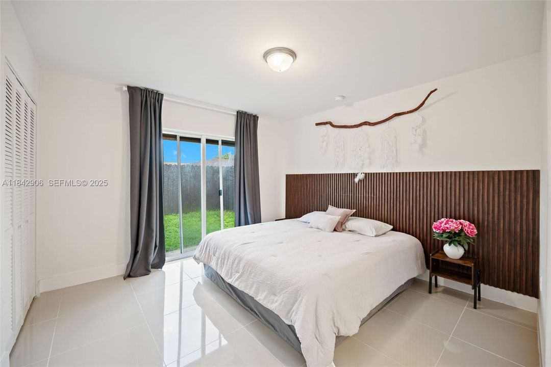 For Sale: $569,000 (4 beds, 2 baths, 1400 Square Feet)