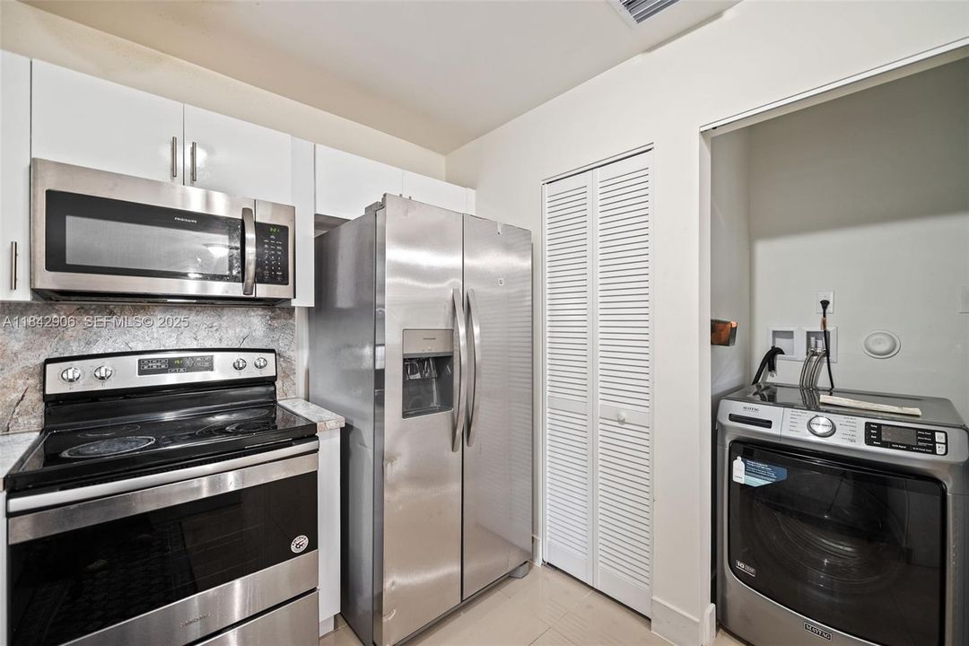 For Sale: $569,000 (4 beds, 2 baths, 1400 Square Feet)