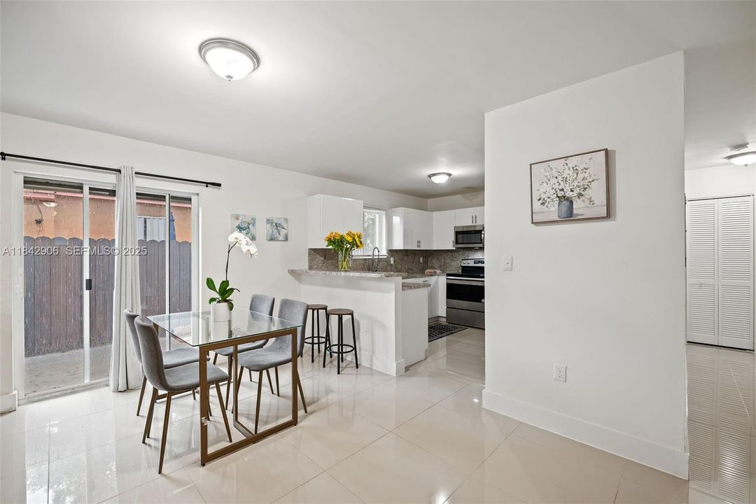 For Sale: $569,000 (4 beds, 2 baths, 1400 Square Feet)