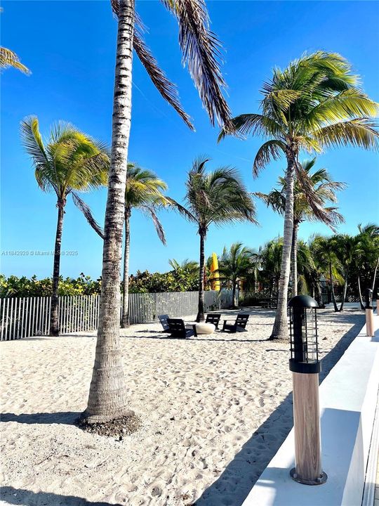 For Sale: $1,595,000 (2 beds, 2 baths, 1496 Square Feet)