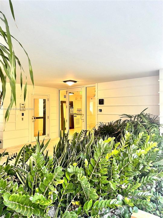 For Sale: $1,595,000 (2 beds, 2 baths, 1496 Square Feet)