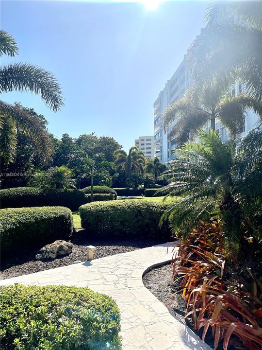 For Sale: $1,595,000 (2 beds, 2 baths, 1496 Square Feet)