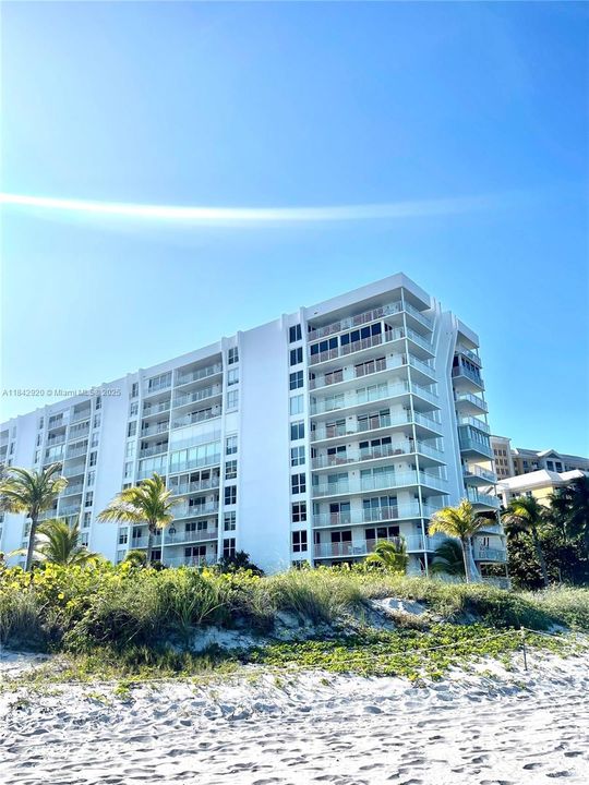 For Sale: $1,595,000 (2 beds, 2 baths, 1496 Square Feet)