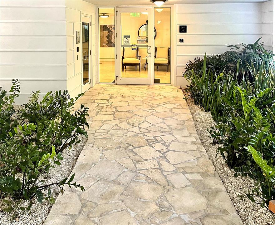 For Sale: $1,595,000 (2 beds, 2 baths, 1496 Square Feet)