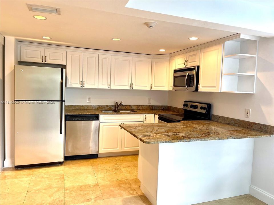 For Sale: $1,595,000 (2 beds, 2 baths, 1496 Square Feet)