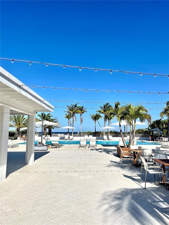 For Sale: $1,595,000 (2 beds, 2 baths, 1496 Square Feet)