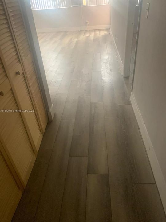 For Sale: $165,000 (1 beds, 1 baths, 790 Square Feet)