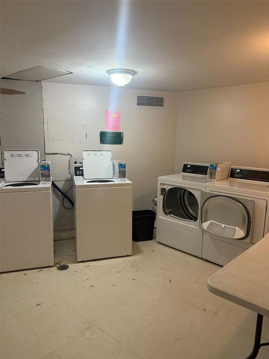 For Sale: $165,000 (1 beds, 1 baths, 790 Square Feet)