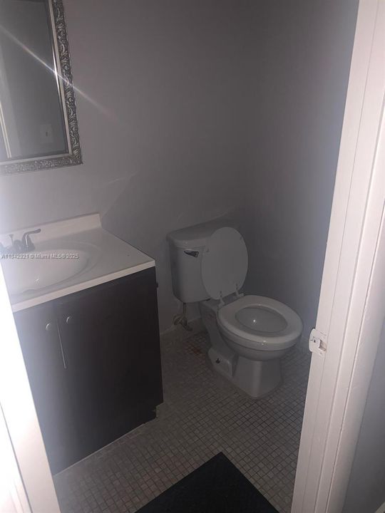 For Sale: $165,000 (1 beds, 1 baths, 790 Square Feet)