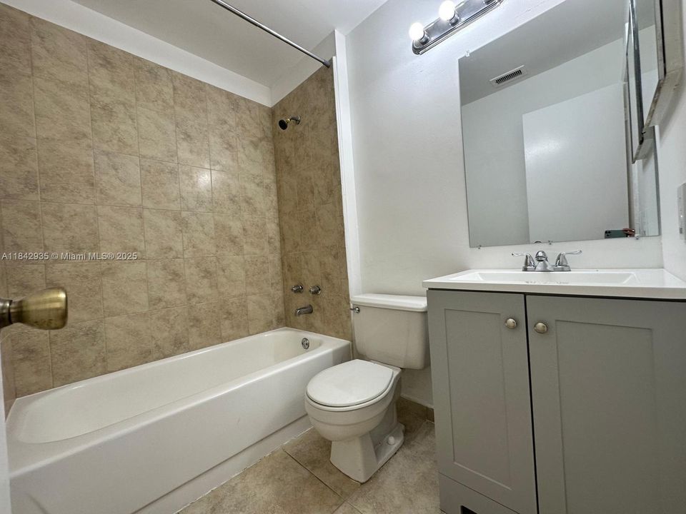 Recientemente alquilado: $1,850 (2 camas, 2 baños, 807 Pies cuadrados)