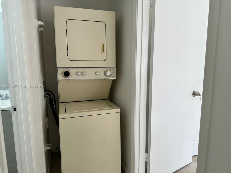 Recientemente alquilado: $1,850 (2 camas, 2 baños, 807 Pies cuadrados)