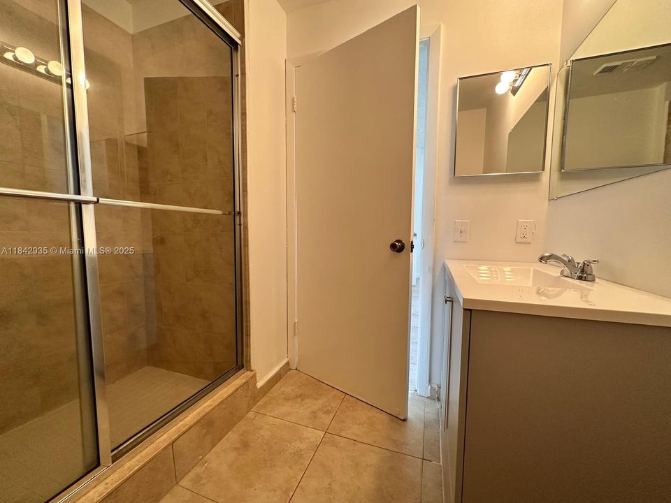 Recientemente alquilado: $1,850 (2 camas, 2 baños, 807 Pies cuadrados)