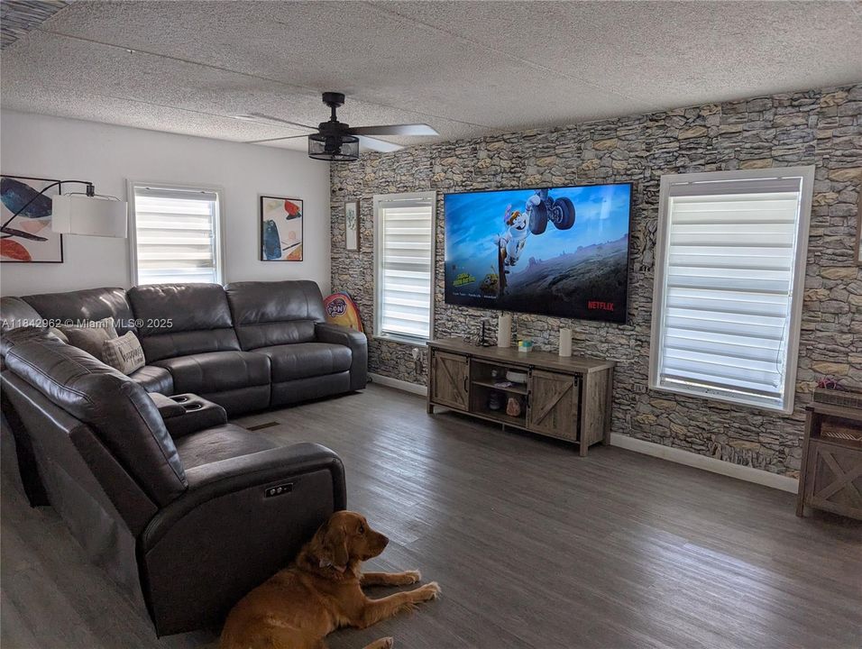 Vendido Recientemente: $290,000 (3 camas, 2 baños, 1152 Pies cuadrados)