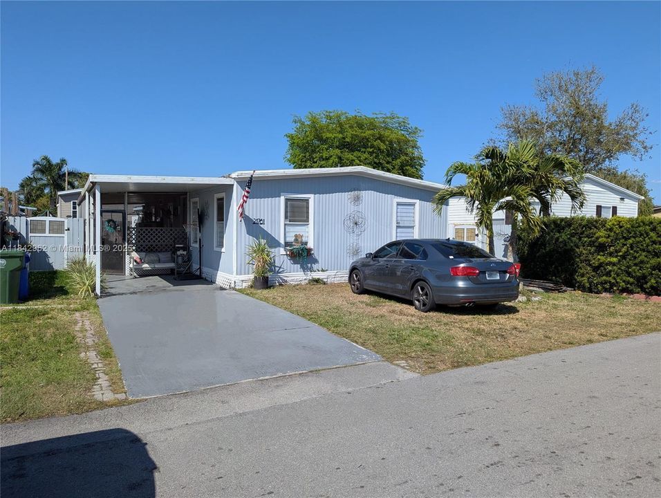 Vendido Recientemente: $290,000 (3 camas, 2 baños, 1152 Pies cuadrados)