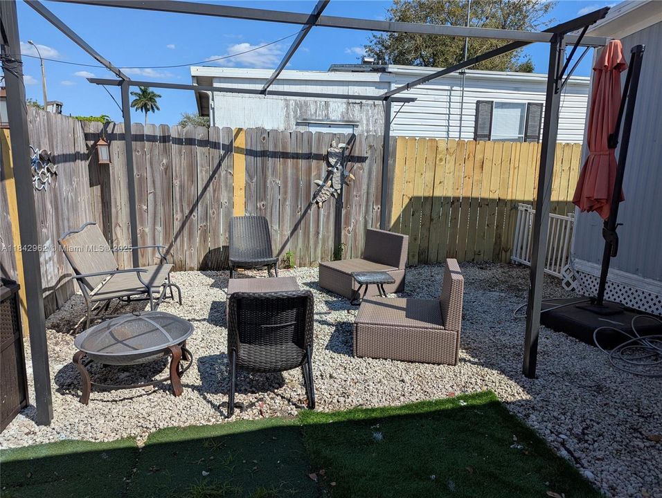 Vendido Recientemente: $290,000 (3 camas, 2 baños, 1152 Pies cuadrados)