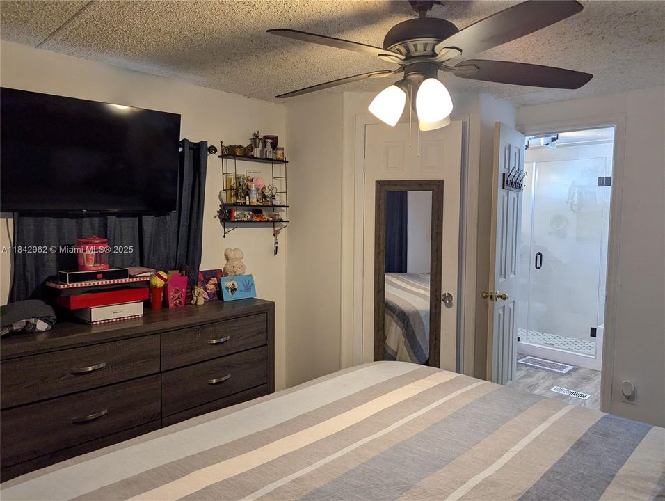 Vendido Recientemente: $290,000 (3 camas, 2 baños, 1152 Pies cuadrados)