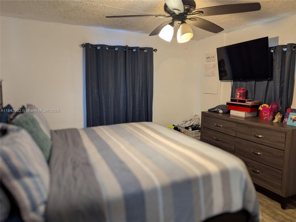 Vendido Recientemente: $290,000 (3 camas, 2 baños, 1152 Pies cuadrados)