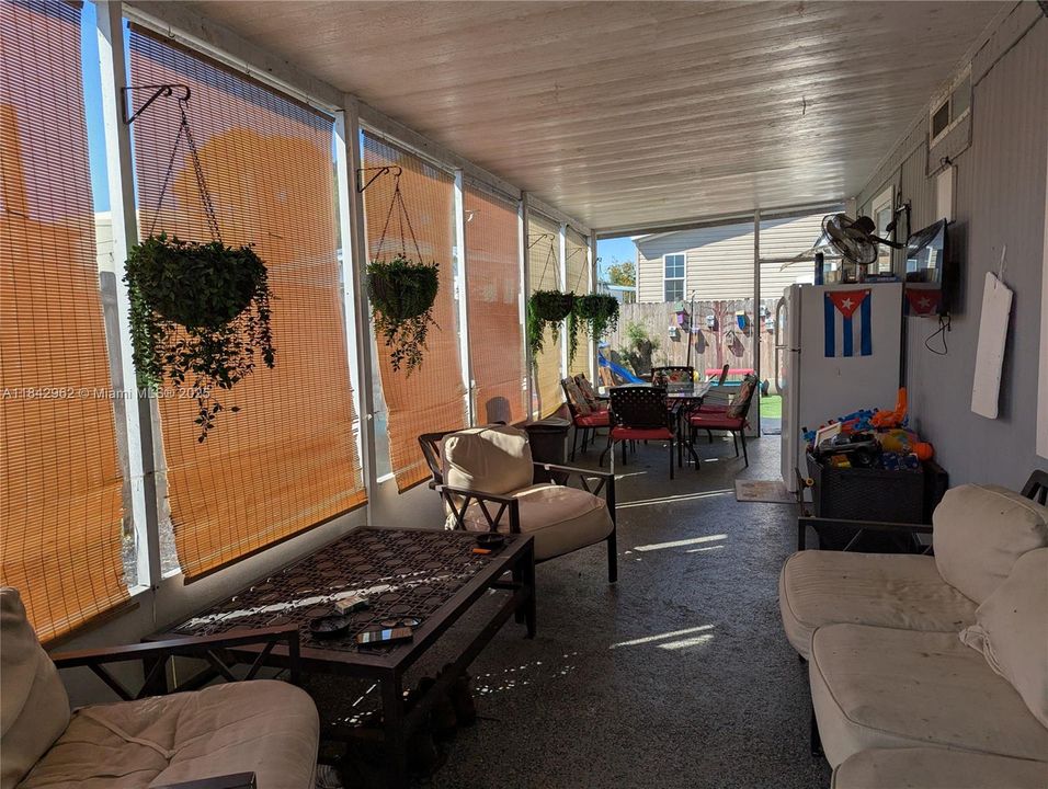 Vendido Recientemente: $290,000 (3 camas, 2 baños, 1152 Pies cuadrados)