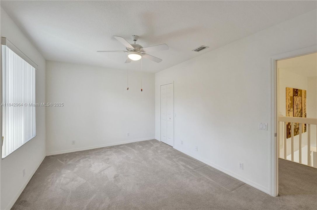 合同活跃: $1,025,000 (5 贝兹, 4 浴室, 3567 平方英尺)