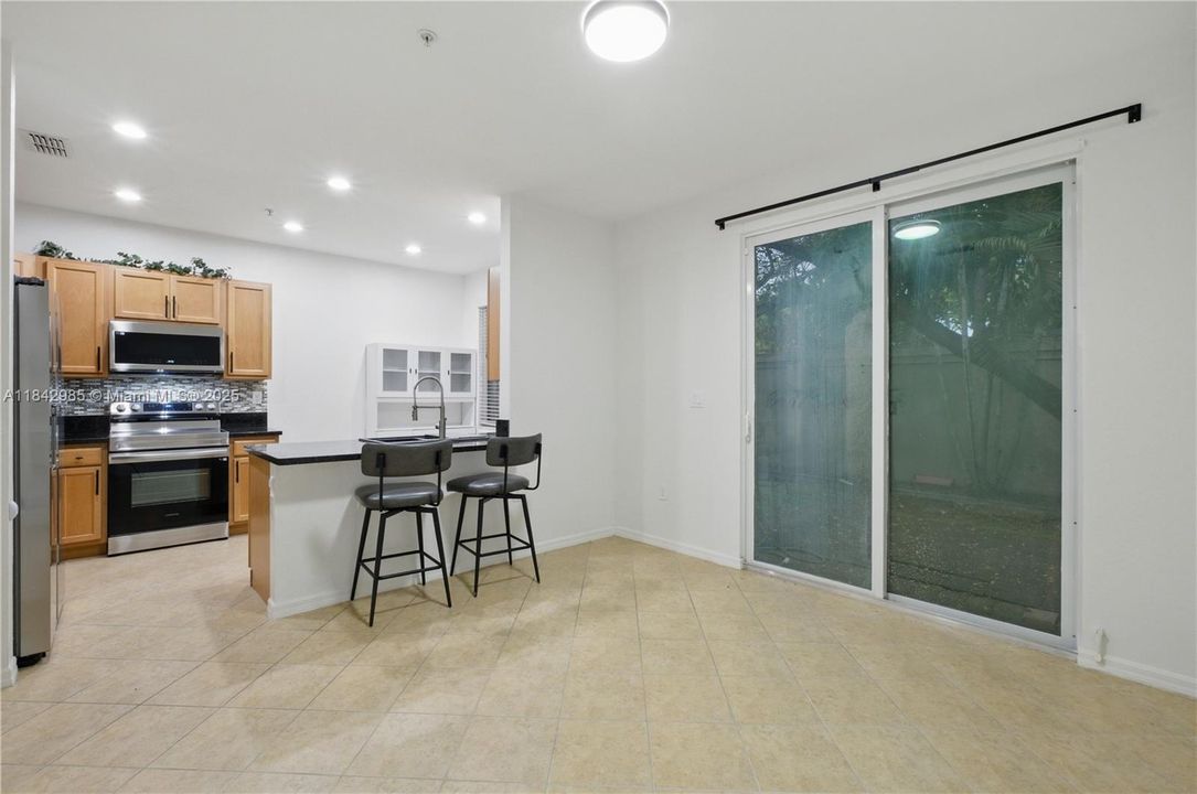 Activo con contrato: $285,000 (3 camas, 2 baños, 1536 Pies cuadrados)