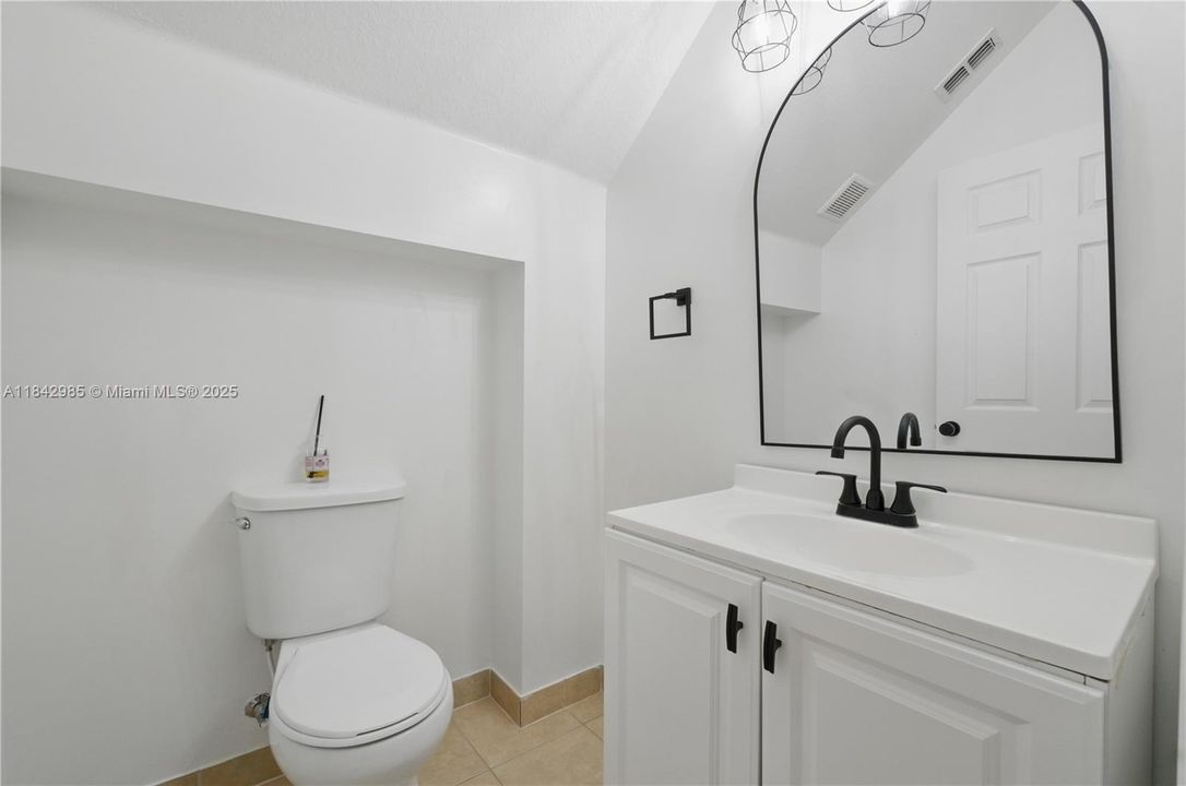 Activo con contrato: $285,000 (3 camas, 2 baños, 1536 Pies cuadrados)