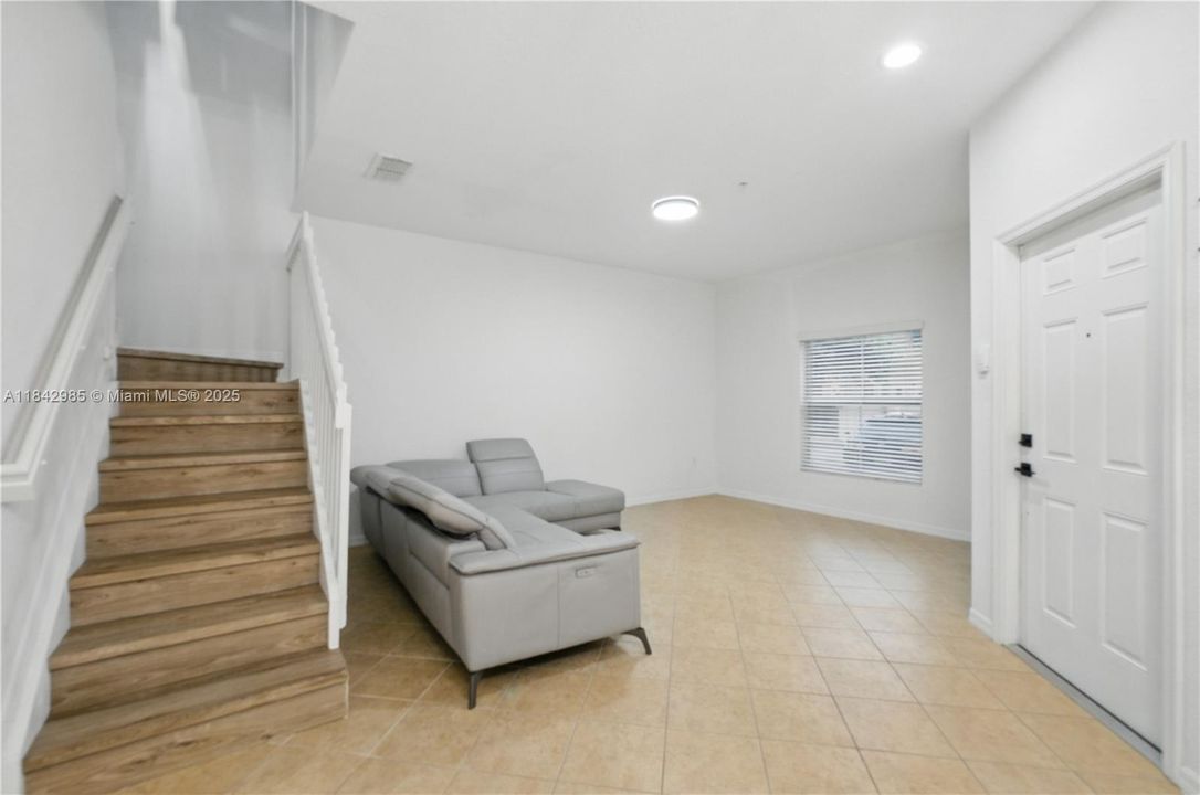 Activo con contrato: $285,000 (3 camas, 2 baños, 1536 Pies cuadrados)