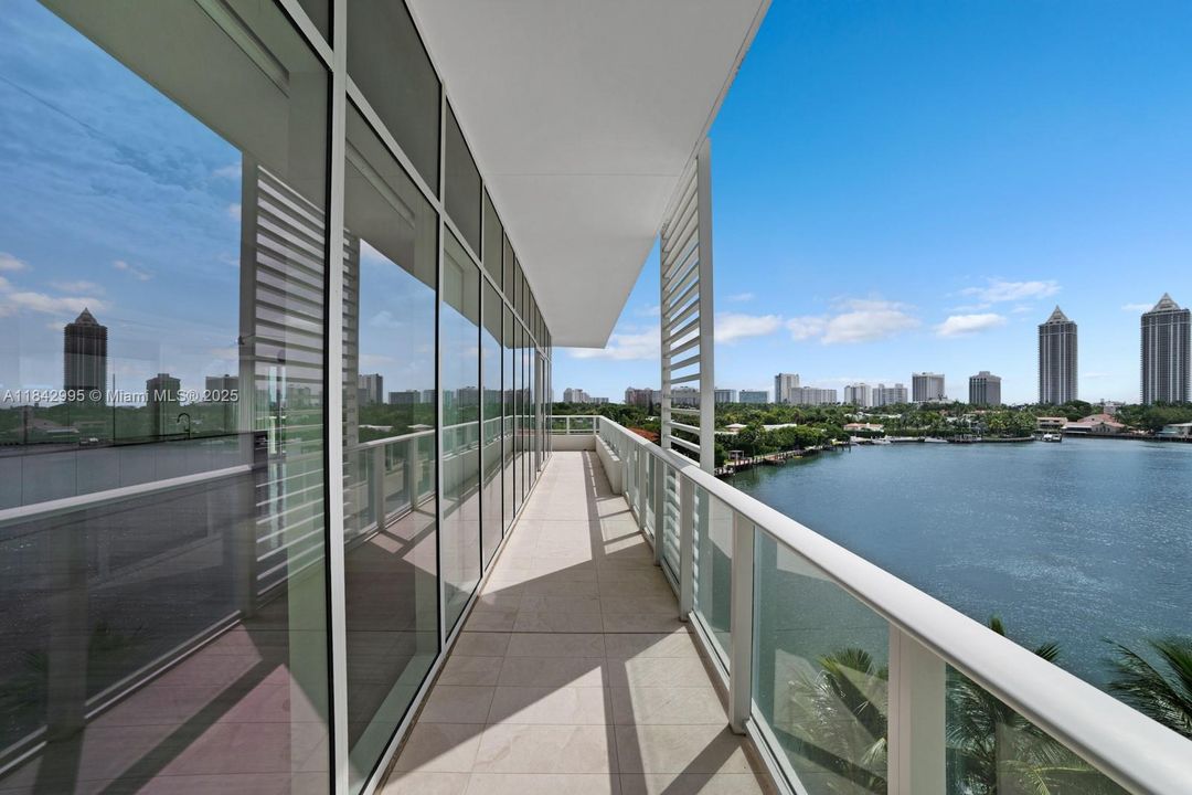 最近售出: $7,800,000 (3 贝兹, 3 浴室, 4247 平方英尺)