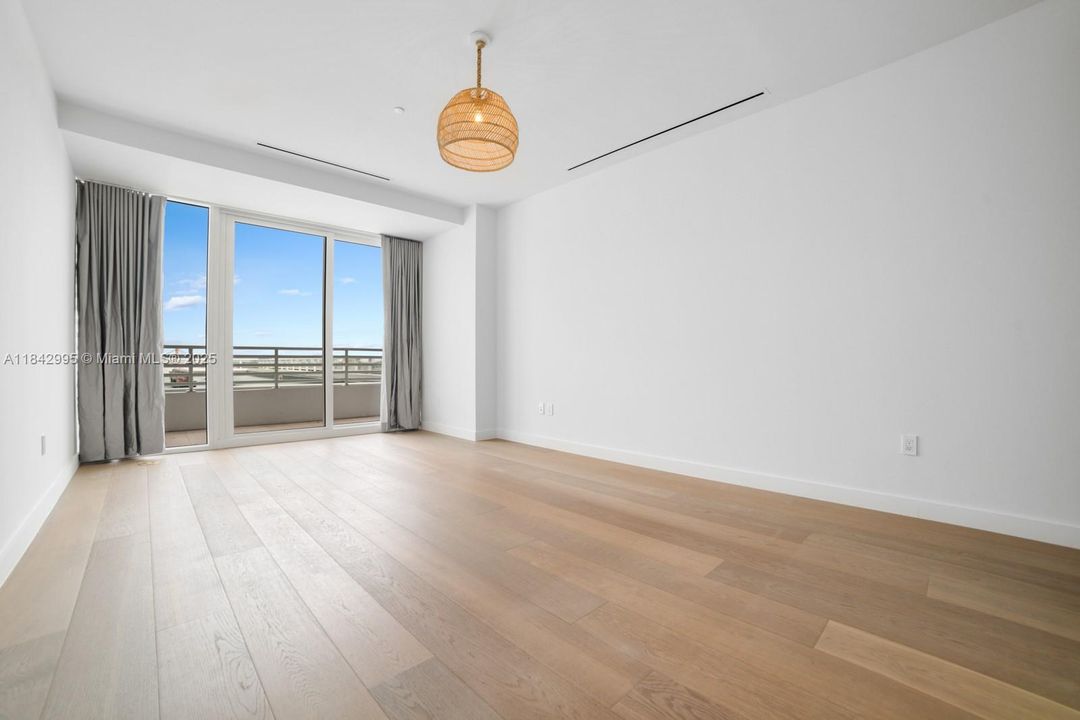 最近售出: $7,800,000 (3 贝兹, 3 浴室, 4247 平方英尺)