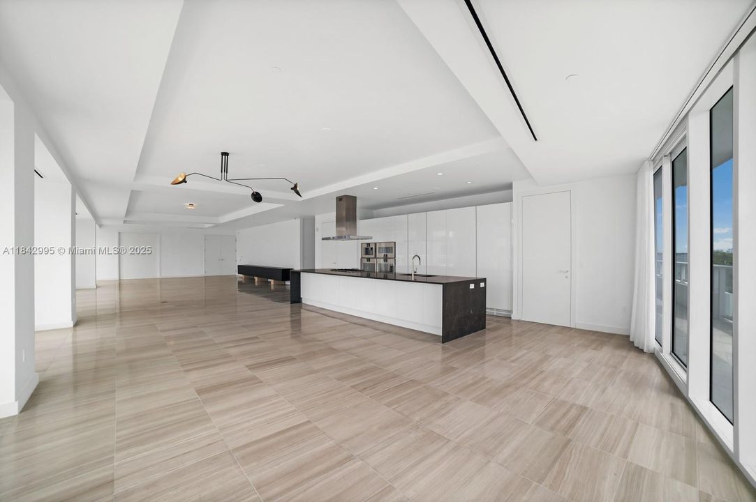 最近售出: $7,800,000 (3 贝兹, 3 浴室, 4247 平方英尺)