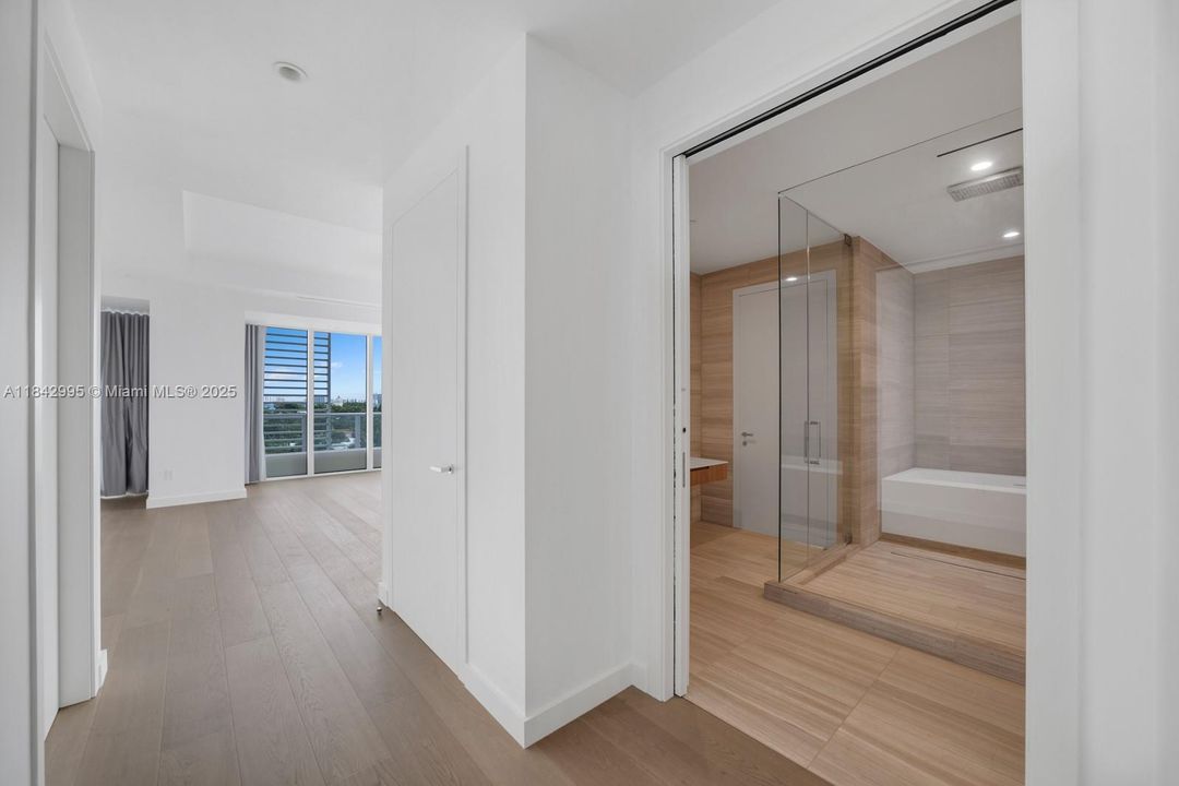 最近售出: $7,800,000 (3 贝兹, 3 浴室, 4247 平方英尺)