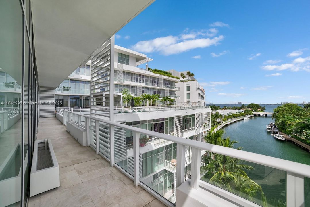 最近售出: $7,800,000 (3 贝兹, 3 浴室, 4247 平方英尺)