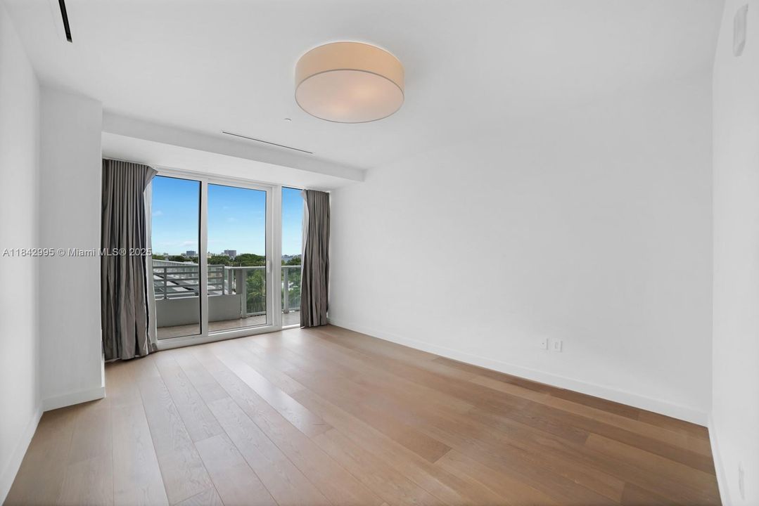 最近售出: $7,800,000 (3 贝兹, 3 浴室, 4247 平方英尺)