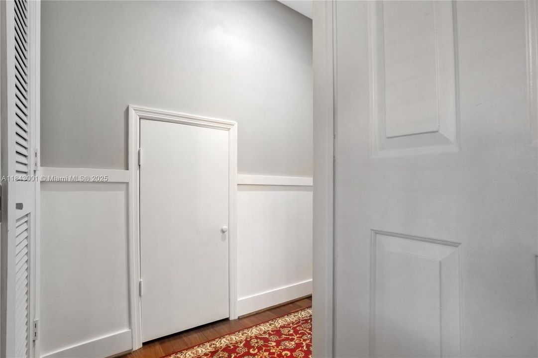 合同活跃: $1,025,000 (5 贝兹, 4 浴室, 3792 平方英尺)