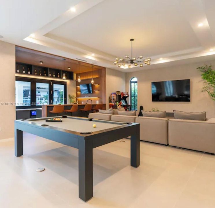 Recientemente alquilado: $55,000 (5 camas, 5 baños, 7401 Pies cuadrados)