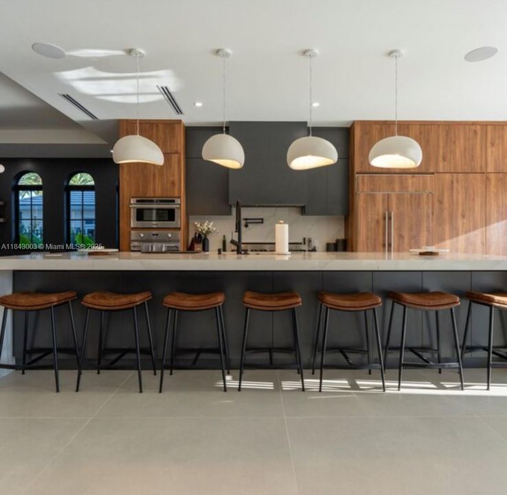 Recientemente alquilado: $55,000 (5 camas, 5 baños, 7401 Pies cuadrados)