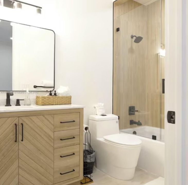 Recientemente alquilado: $55,000 (5 camas, 5 baños, 7401 Pies cuadrados)