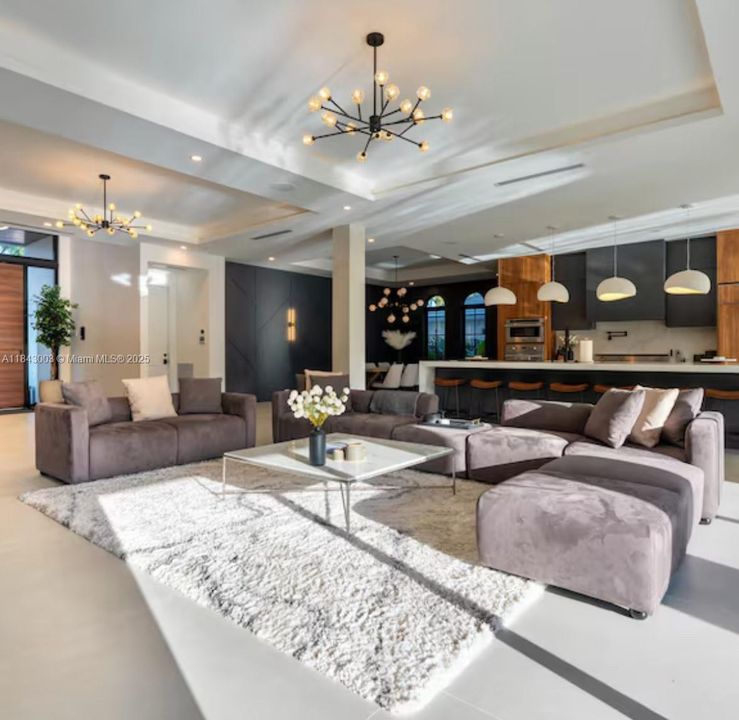 Recientemente alquilado: $55,000 (5 camas, 5 baños, 7401 Pies cuadrados)