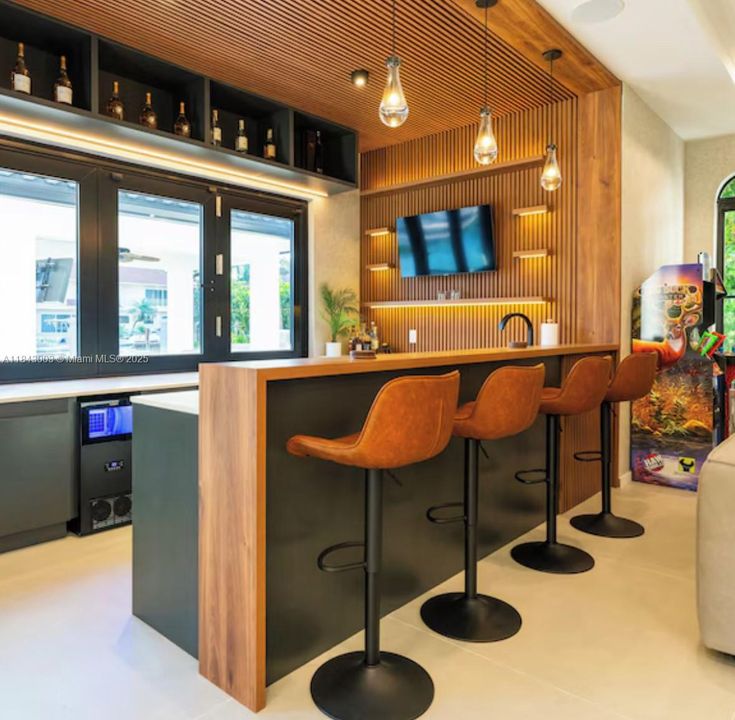 Recientemente alquilado: $55,000 (5 camas, 5 baños, 7401 Pies cuadrados)