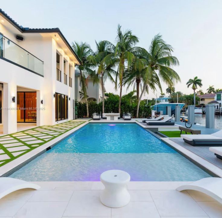 Recientemente alquilado: $55,000 (5 camas, 5 baños, 7401 Pies cuadrados)