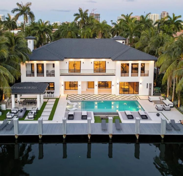 Recientemente alquilado: $55,000 (5 camas, 5 baños, 7401 Pies cuadrados)